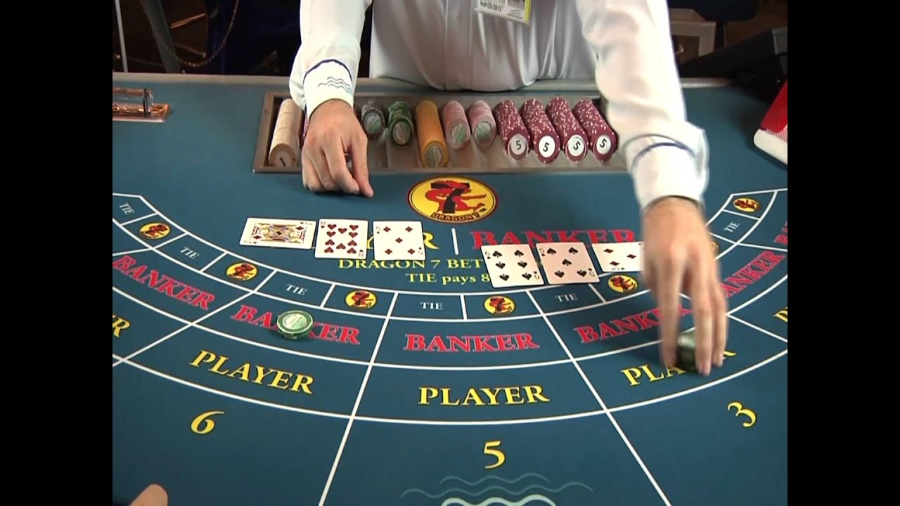 Renommierter Platz mit Epqusinaglo Tischen